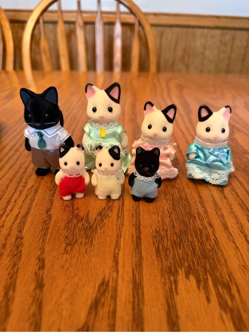 Slyvanian Families Calico Critters Tuxedo Cat Family of 7 with Triplets
